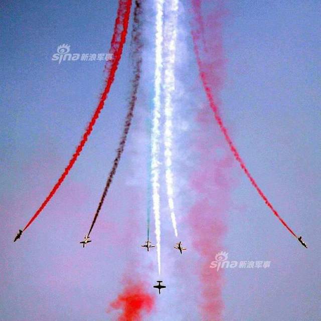 解放军亮相巴基斯坦阅兵式：威风凛凛掌声不断