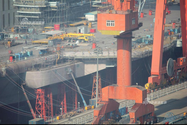 假期赶工即将下水！国产001A航母最新高清大图