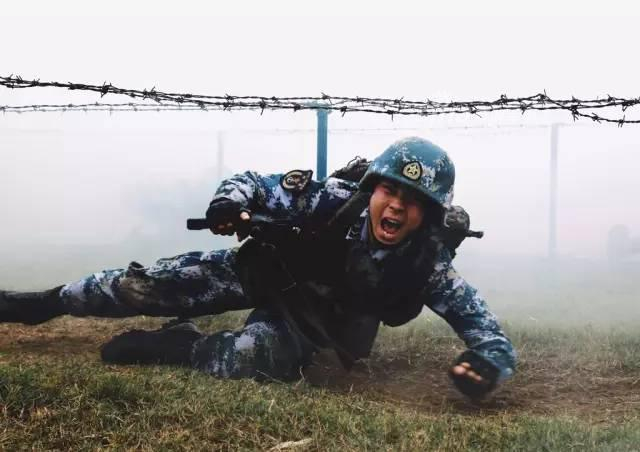 不逊美军海豹突击队！中国海军陆战队训练猛图