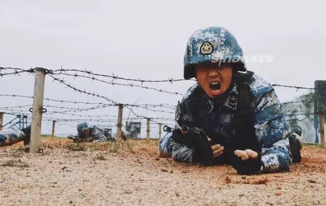 不逊美军海豹突击队！中国海军陆战队训练猛图