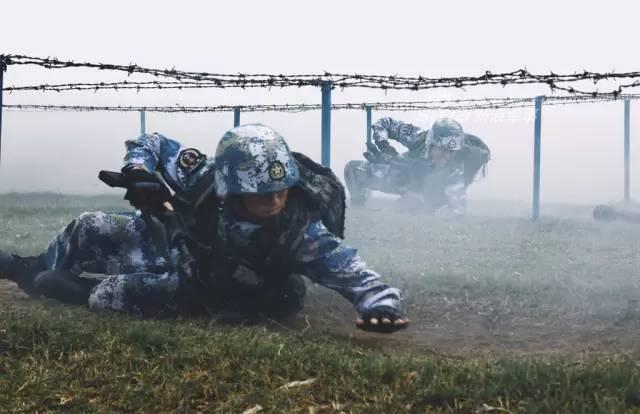 不逊美军海豹突击队！中国海军陆战队训练猛图