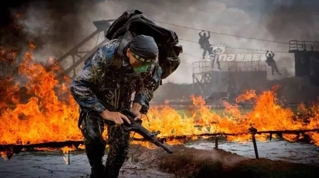 不逊美军海豹突击队！中国海军陆战队训练猛图