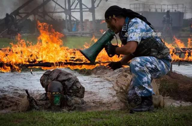 不逊美军海豹突击队！中国海军陆战队训练猛图