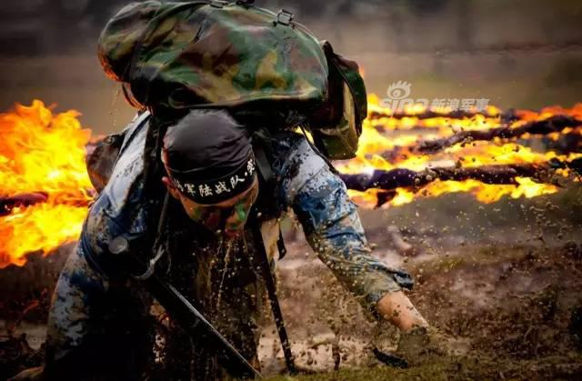 不逊美军海豹突击队！中国海军陆战队训练猛图