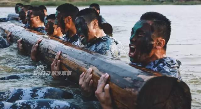 不逊美军海豹突击队！中国海军陆战队训练猛图