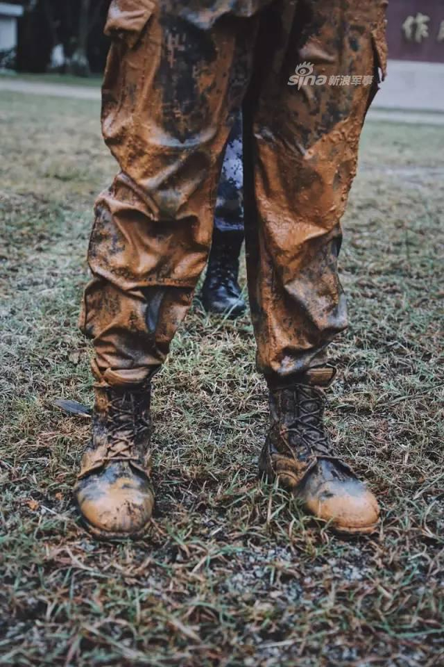 不逊美军海豹突击队！中国海军陆战队训练猛图