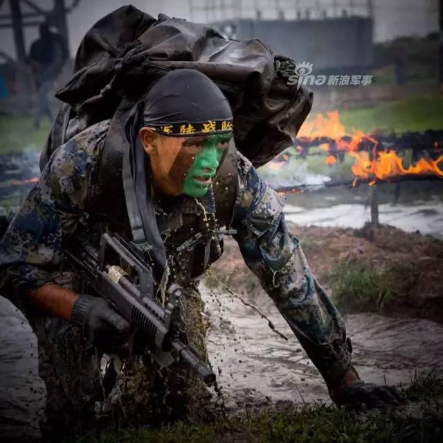 不逊美军海豹突击队！中国海军陆战队训练猛图