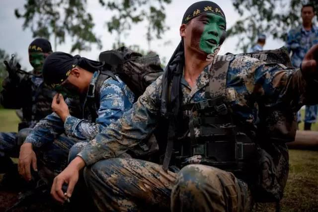 不逊美军海豹突击队！中国海军陆战队训练猛图