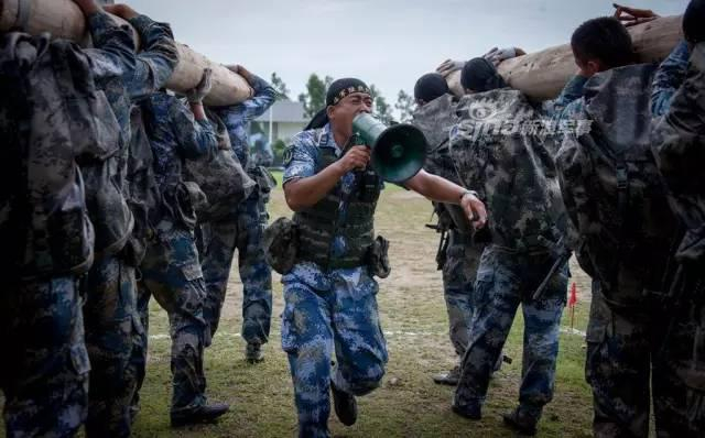 不逊美军海豹突击队！中国海军陆战队训练猛图