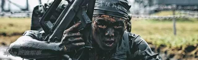 不逊美军海豹突击队！中国海军陆战队训练猛图