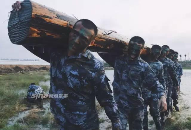 不逊美军海豹突击队！中国海军陆战队训练猛图