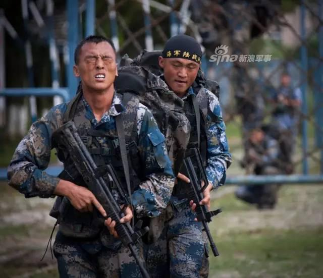 不逊美军海豹突击队！中国海军陆战队训练猛图