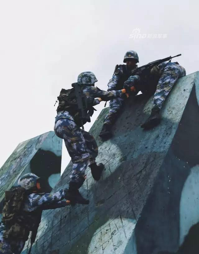 不逊美军海豹突击队！中国海军陆战队训练猛图