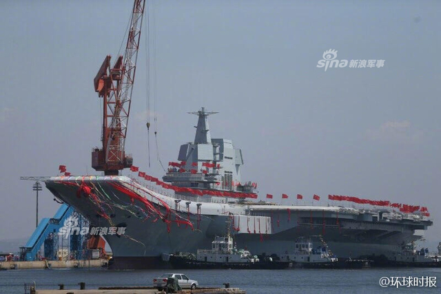 期待出航的那一天！空中俯拍舾装中的国产航母