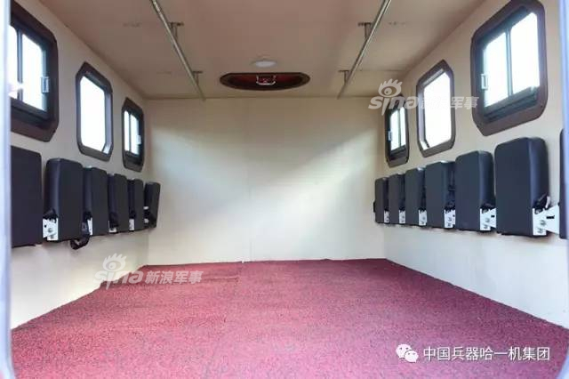 钢铁长龙下火海!解放军蟒式全地形车奔赴火场