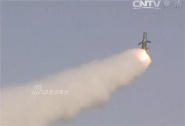 射程500公里航母杀手！中国鹰击18潜射反舰导弹