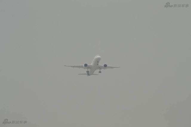 记住振奋人心的瞬间！国产C919大客机飞上蓝天