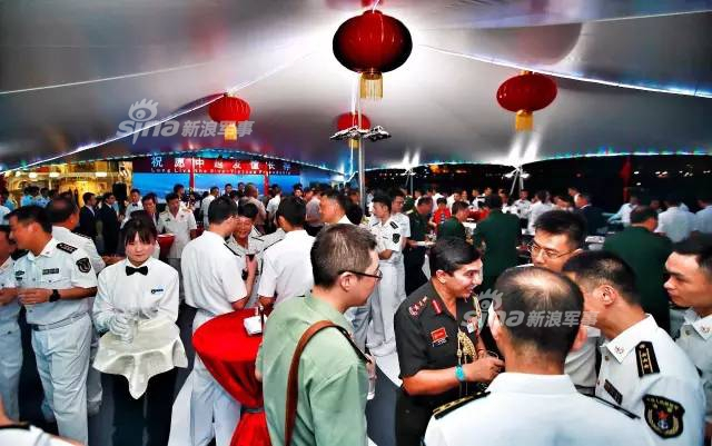 胡志明市夜景不错！中国海军舰艇编队访问越南