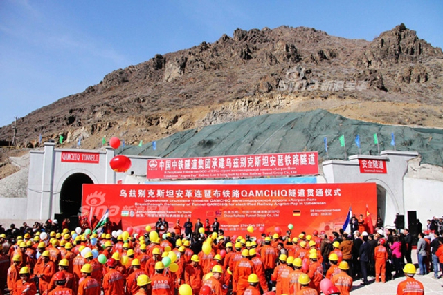 再连丝路！中国在乌兹别克造中亚第一长的隧道