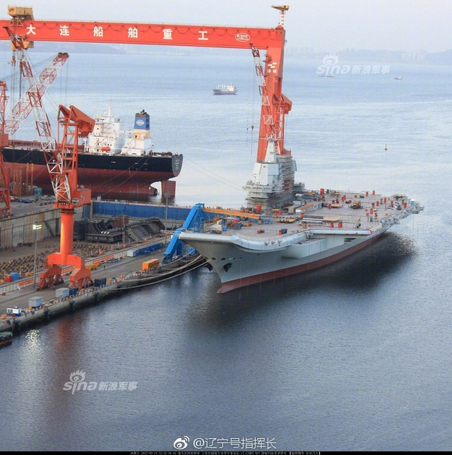 撸起袖子加油干！国产航母挂横幅052D加速舾装