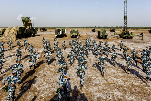 让美机有来无回！解放军红旗9导弹一眼望不到头