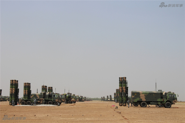 解放军红旗9导弹一眼望不到头