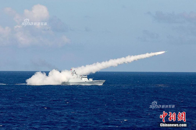 美舰闯我南海岛礁！解放军054A和056舰前去驱离