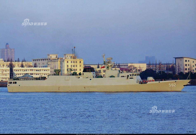 美舰闯我南海岛礁！解放军054A和056舰前去驱离