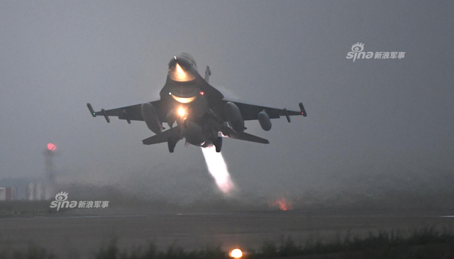 给粑粑当陪练?韩国F16战机参加美空军红旗军演