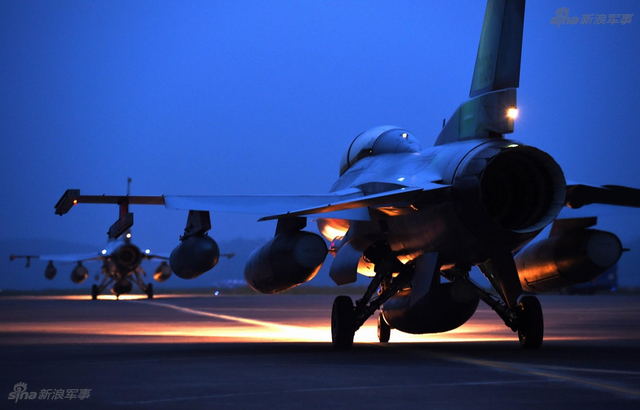 当陪练?韩F16参加美红旗军演