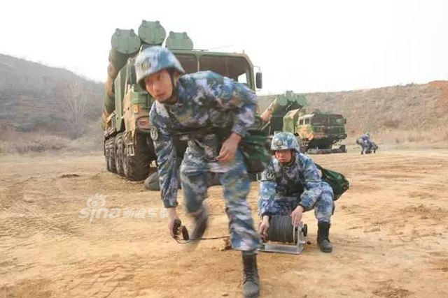 可在南海岛礁布防!解放军岸防部队怒射鹰击62