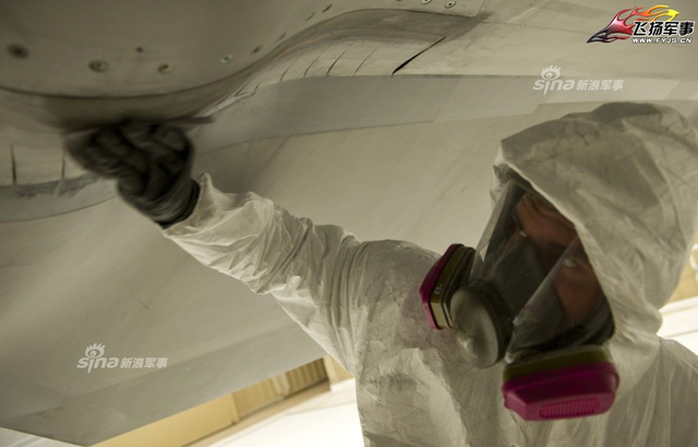 细品歼20战机隐身设计细节：和F22一样纤毫不失