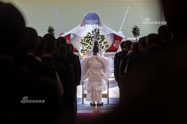 中国得加速生产歼20：日本首架国内组装F35下线