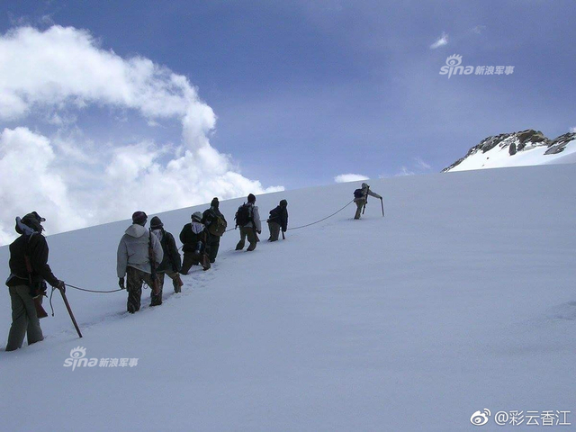 印度组建山地部队针对中国:在高原雪地中训练