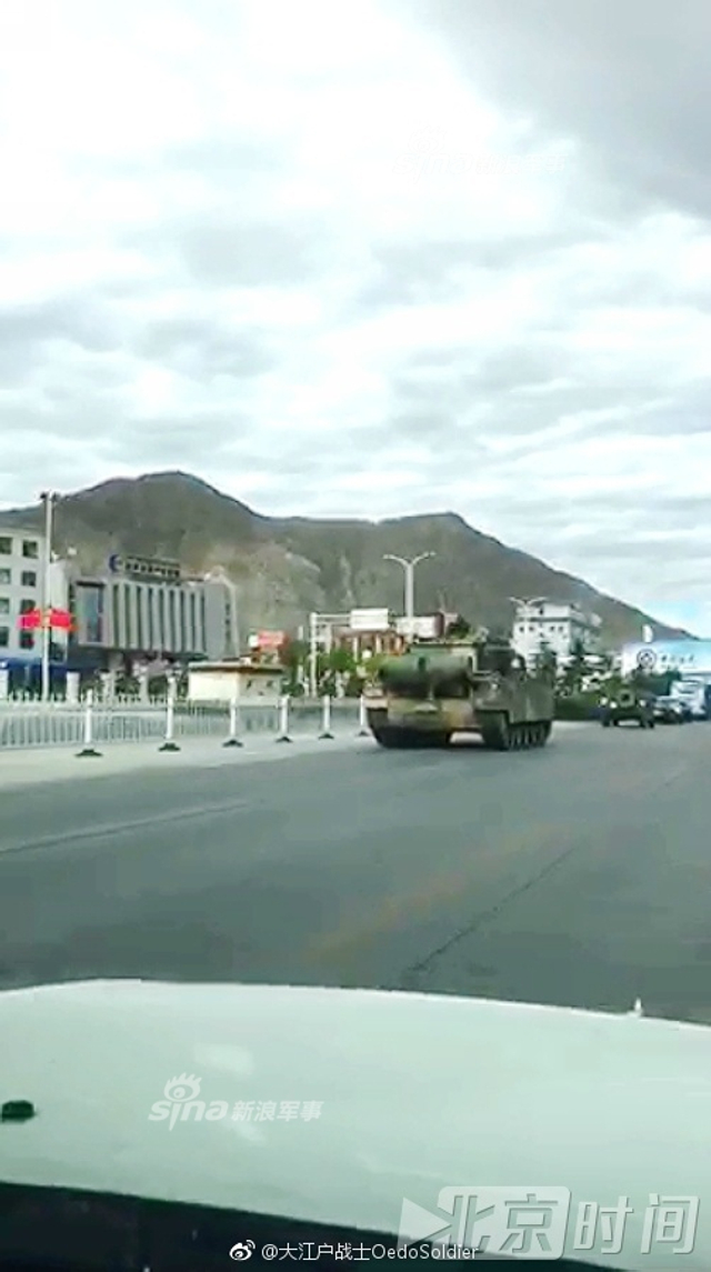 近距离接触！中国新型轻型坦克未披挂状态曝光