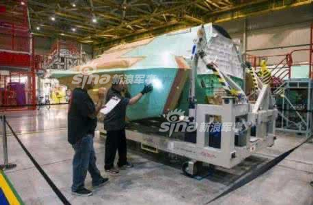 中国必须迎头赶上!美F35战机生产线上密密麻麻