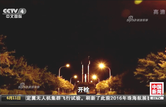 利剑黑暗中出鞘！中国东风21C弹道导弹夜间发射
