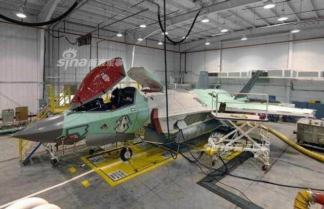 中国必须迎头赶上!美F35战机生产线上密密麻麻