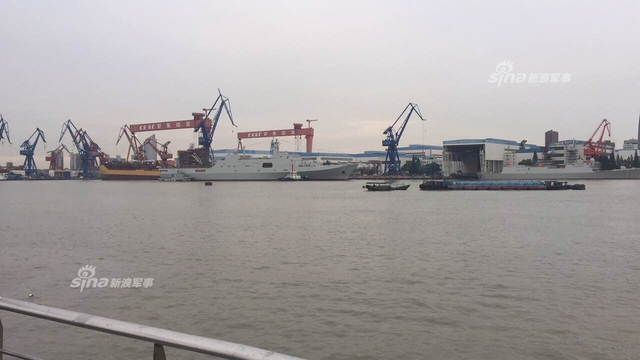 解放军第五艘071登陆舰下水!湾湾欲建无人接单