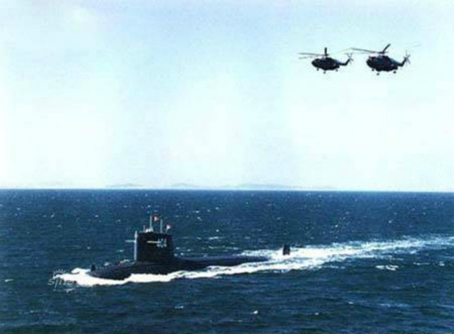 中国两代攻击型核潜艇！俩093和还在改造的091