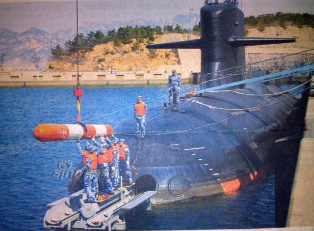 中国两代攻击型核潜艇！俩093和还在改造的091
