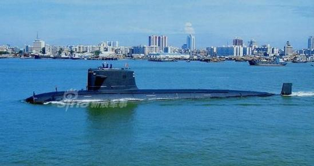 中国两代攻击型核潜艇！俩093和还在改造的091