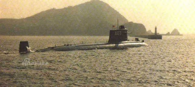 中国两代攻击型核潜艇！俩093和还在改造的091