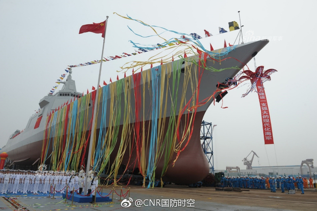 为你骄傲和自豪!中国055万吨大驱首舰今日下水