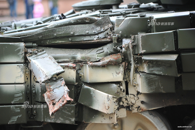 看来不是老司机！白俄T72坦克市区飙车造成事故