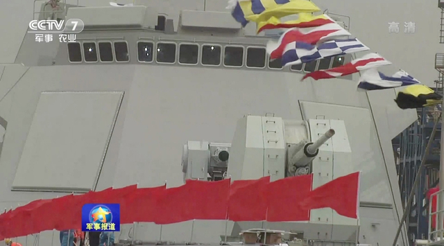 四波段雷达112垂发世界最强？中国055大驱下水