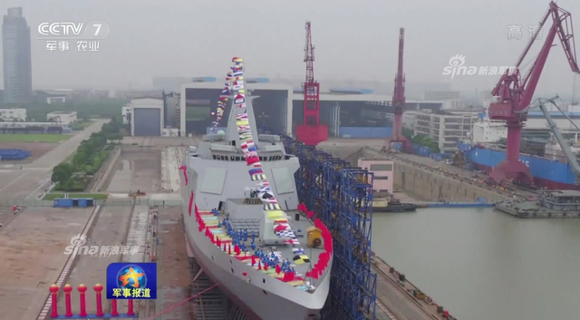 四波段雷达112垂发世界最强？中国055大驱下水