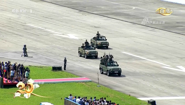 习主席检阅解放军驻港部队：受阅军人英姿飒爽