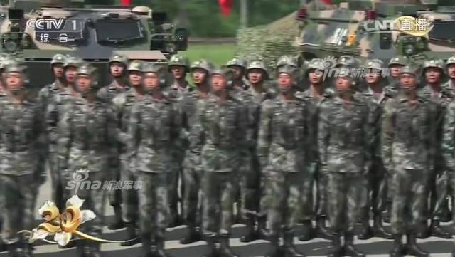 习主席检阅解放军驻港部队：受阅军人英姿飒爽