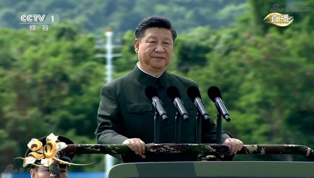 习主席检阅解放军驻港部队!
